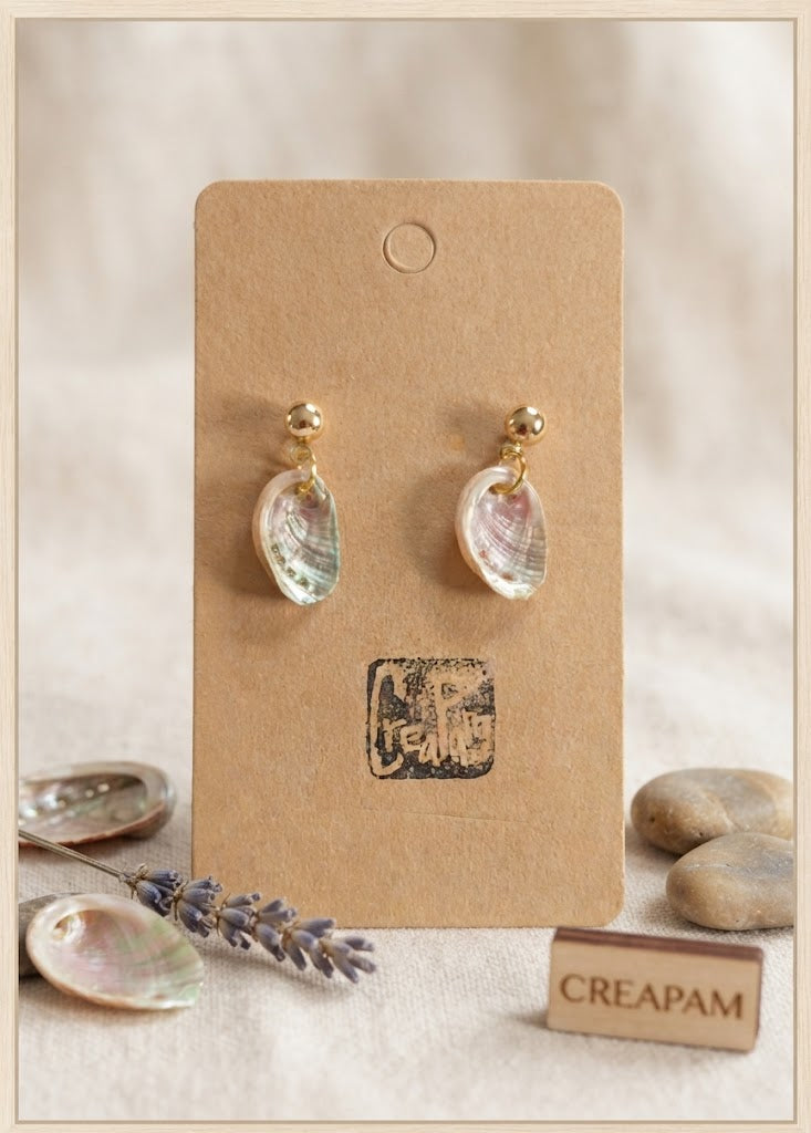 Boucles d'oreilles pendantes "Nessains d'Ormeaux" boule dorée