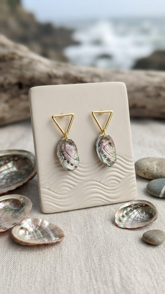 Boucles d'oreilles pendantes "Nessains d'Ormeaux" triangle d'or